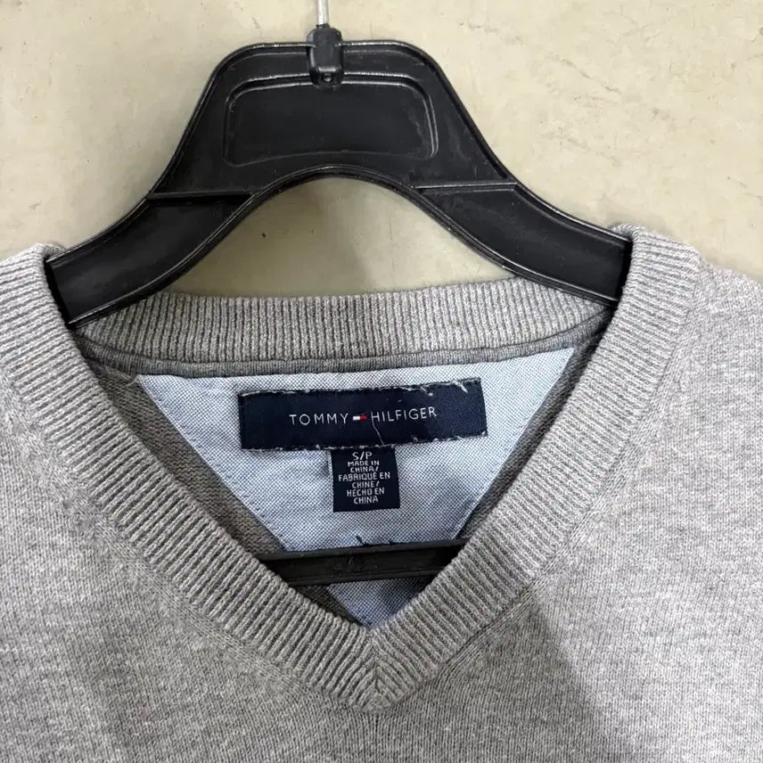 [BUNJANG] Tommy Hilfiger Logo Knit Sweater / 만원샵 타미힐피거 로고 니트 S