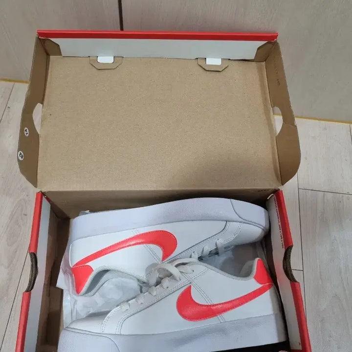 [BUNJANG] Nike Court Royale Sneakers (240mm) / 미시착새상품)) 나이키 코트로얄 스니커즈 240