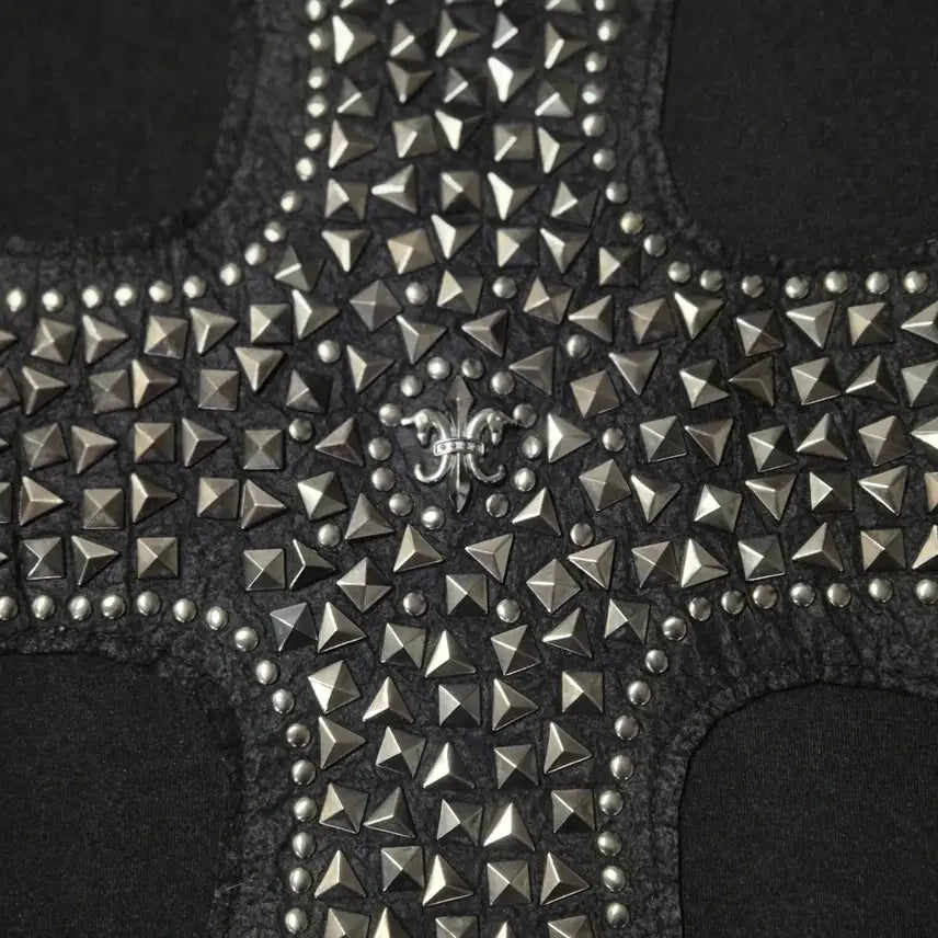 [BUNJANG] STELLA Black Chrome Studded Cross Sweatshirt / STELLA 스텔라 블랙 크롬스터드 크로스 맨투맨