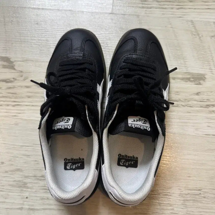 [BUNJANG] Onitsuka Tiger Tokuten Black White Sneakers / 오니츠카 타이거 토쿠텐 블랙화이트 225