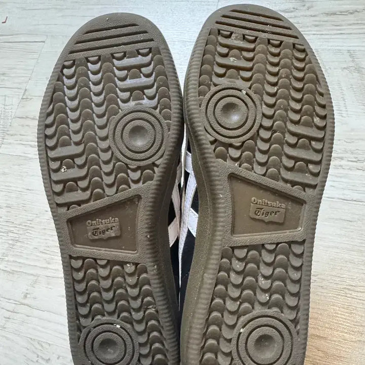 [BUNJANG] Onitsuka Tiger Tokuten Black White Sneakers / 오니츠카 타이거 토쿠텐 블랙화이트 225