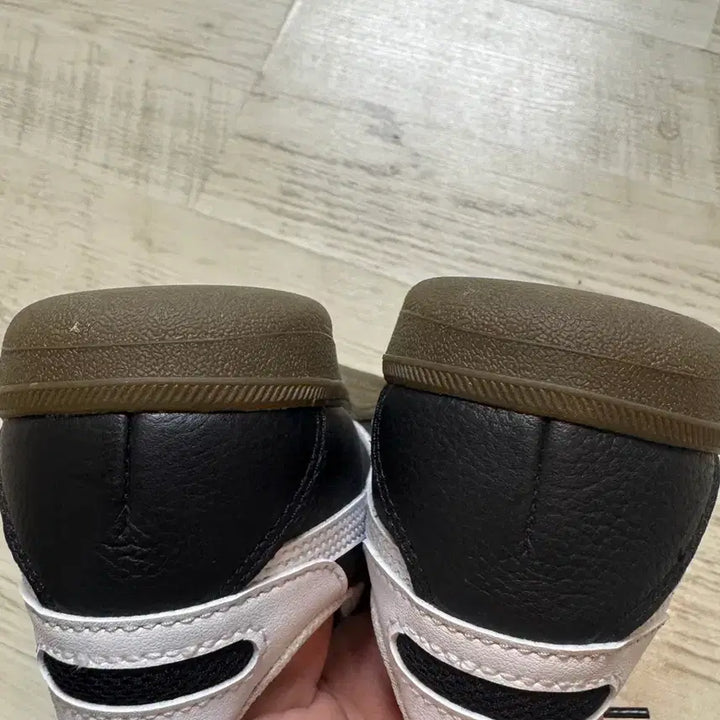 [BUNJANG] Onitsuka Tiger Tokuten Black White Sneakers / 오니츠카 타이거 토쿠텐 블랙화이트 225
