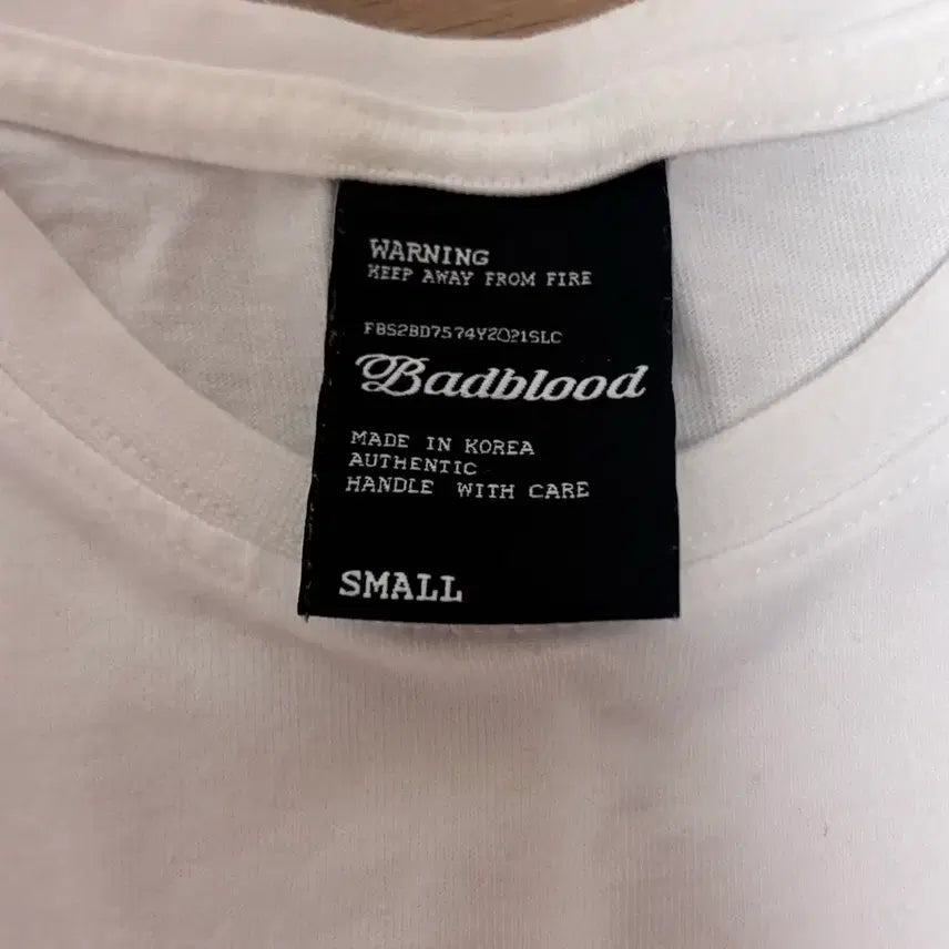 [BUNJANG] BADBLOOD Logo Cropped Short Sleeve T-Shirt White / 배드블러드 로고 크롭 반팔 티셔츠 화이트