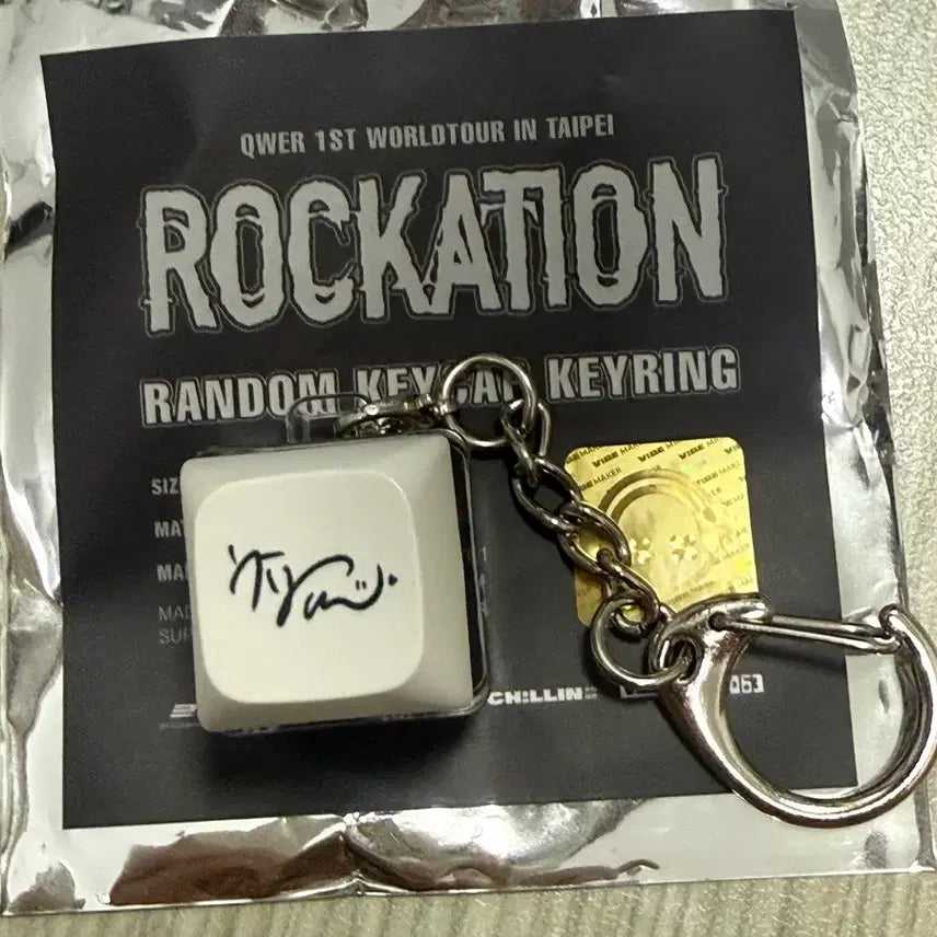 [BUNJANG] QWER Chodan Keycap &amp; Keyring Set / QWER 월드투어 대만 MD 키캡 키링 판매합니다! (쵸단)