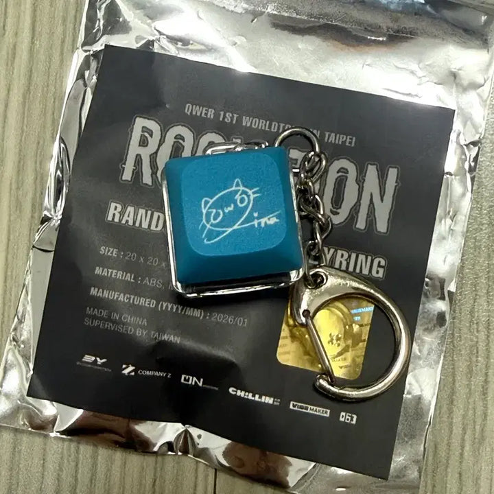 [BUNJANG] QWER Hina Keycap Keyring / QWER 월드투어 대만 MD 키캡 키링 판매합니다!(히나)