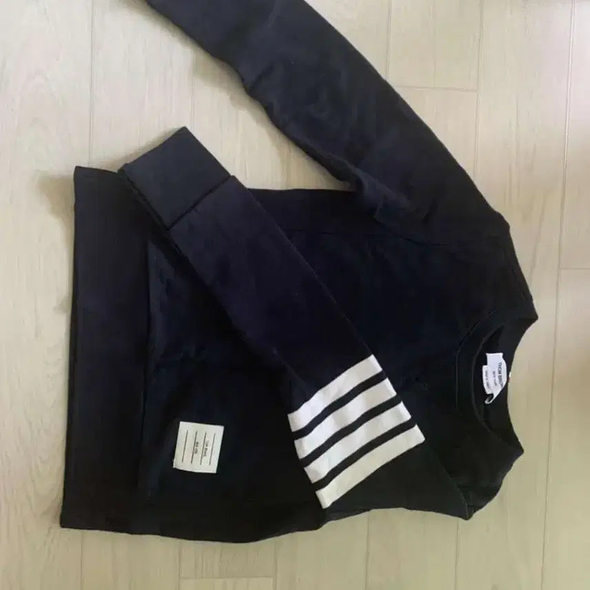 [SOLD OUT] 톰브라운 네이비 맨투맨
