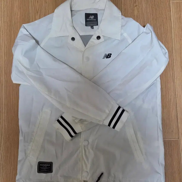 [BUNJANG] New Balance White Coach Jacket / 뉴발란스 화이트 코치 자켓
