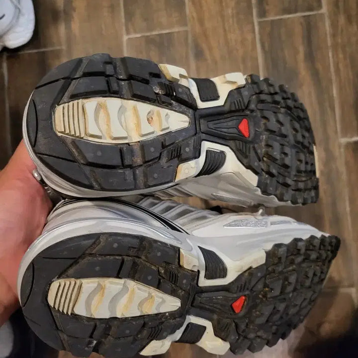 [BUNJANG] Salomon White Silver Hiking Shoes / 살로몬 운동화 화이트 실버 260