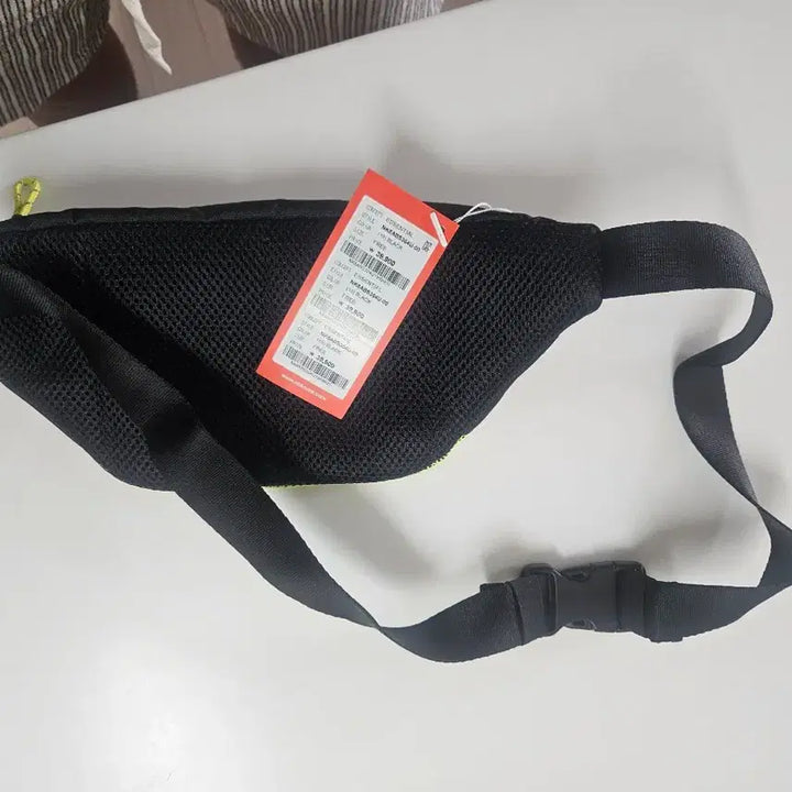 [BUNJANG] New Balance Black/Fluorescent Waist Bag / 뉴발란스 블랙/형광색 웨이스트백 새상품ㅡ해운대