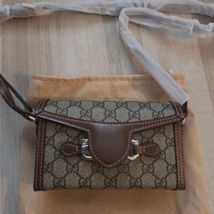 [BUNJANG] Unbranded Horsebit Mini Crossbody Bag / 구땡 스타일 홀스빗 미니 브라운