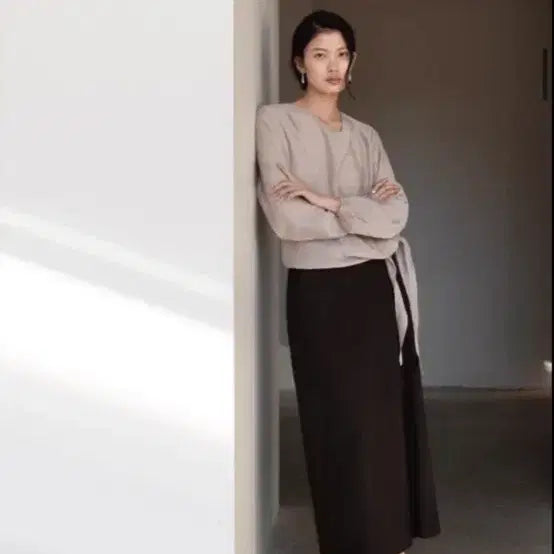 [SOLD OUT] 하우투러브미 수리아 드레이프 실크랩 블라우스 rose beige