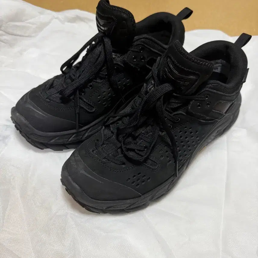 [BUNJANG] Hoka Tor Ultra Low Black Hiking Shoes / [275] 호카 토르 울트라 로우 블랙