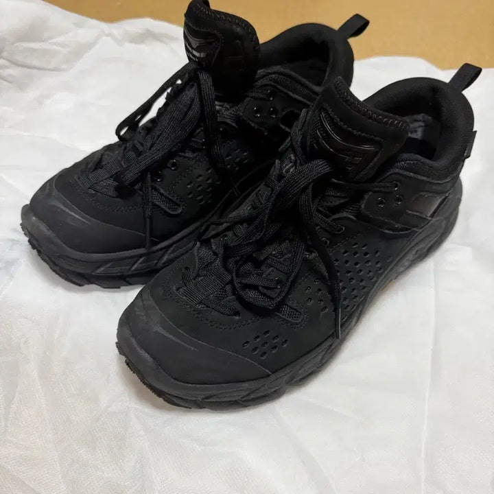 [BUNJANG] Hoka Tor Ultra Low Black Hiking Shoes / [275] 호카 토르 울트라 로우 블랙