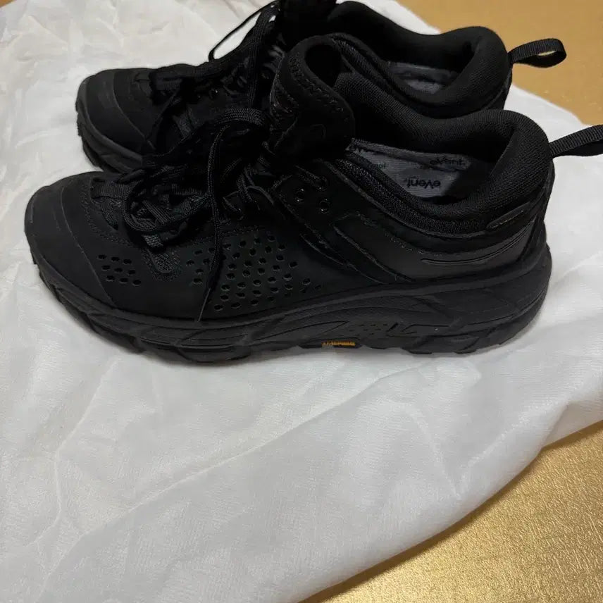 [BUNJANG] Hoka Tor Ultra Low Black Hiking Shoes / [275] 호카 토르 울트라 로우 블랙