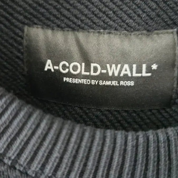 [BUNJANG] A-COLD-WALL Logo Sweatshirt / [A-COLD-WALL] 어콜드월 블랙 로고 맨투맨