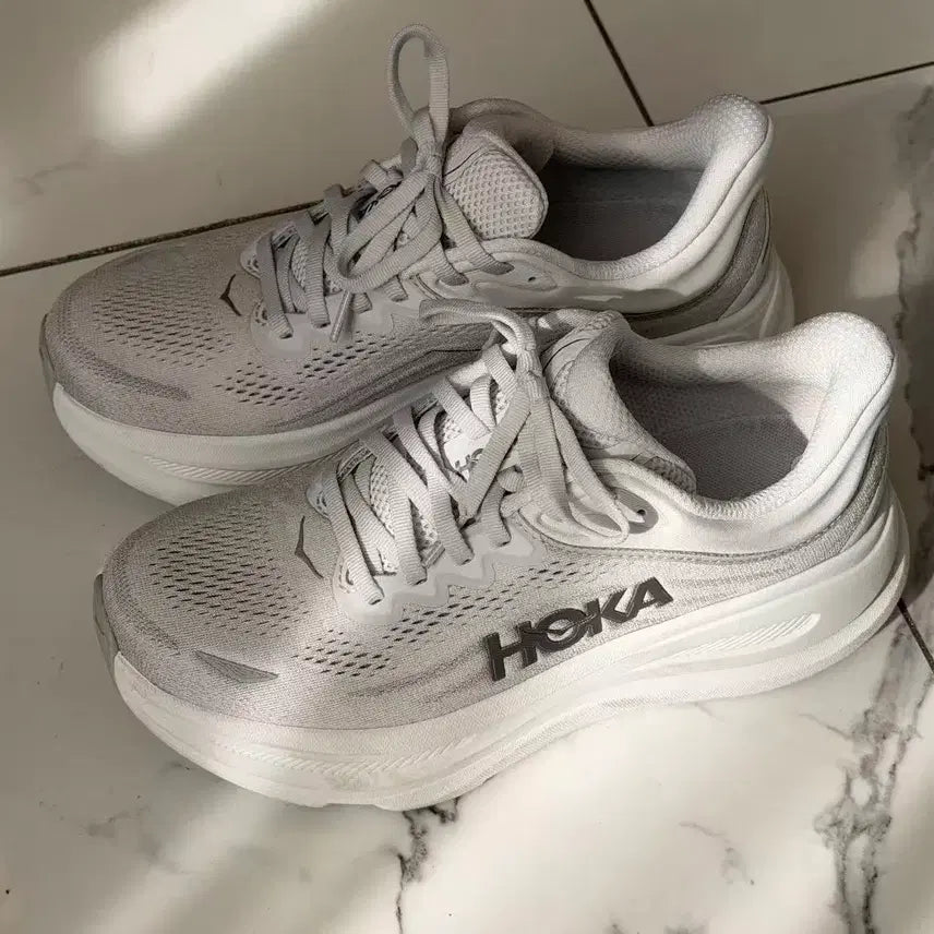 [BUNJANG] Hoka Bondi 9 Stardust Silver Wide Running Shoes 240mm / (W) 호카 본디 9 스타더스트 실버 - 와이드 240mm