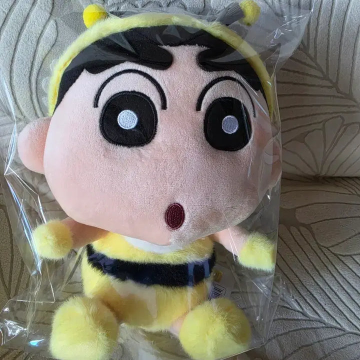 [BUNJANG] Crayon Shin-chan Bee Plush / 짱구 꿀벌 인형