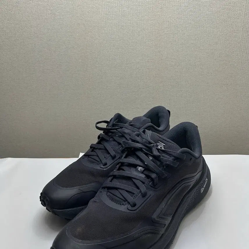 [SOLD OUT] 데상트 플라이릿 운동화(비브람솔)