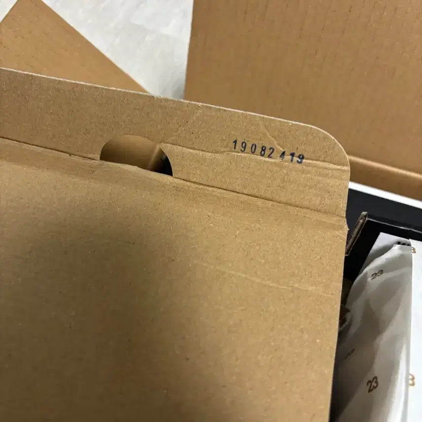 [SOLD OUT] (새상품) 나이키 에어 조던 1 미드 라이트 스모크 그레이 270