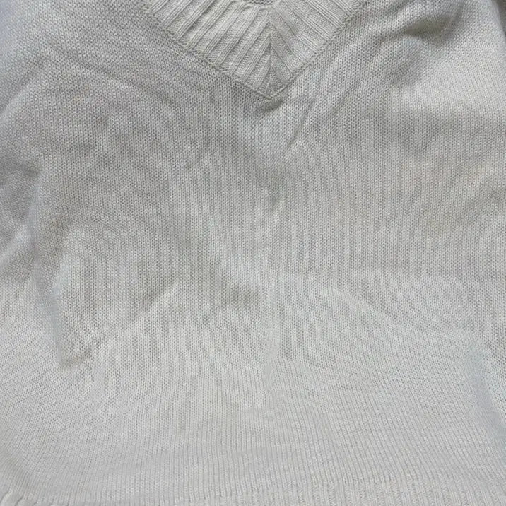 [BUNJANG] Ivory V-Neck Knit Sweater / 아이보리 브이넥 니트 스웨터