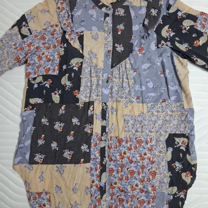 [BUNJANG] Thursday Island Flower Mix Print Blouse Size 55 / 써스데이아일랜드 플라워믹스프린트블라우스85사이즈55