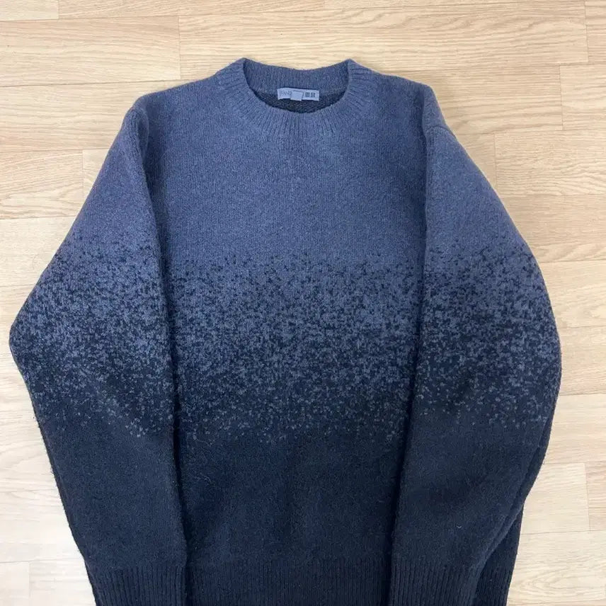 [BUNJANG] Uniqlo JW Anderson Gradient Crew Neck Sweater / 유니클로 jw앤더슨  수플레얀그라데이션크루넥스웨터