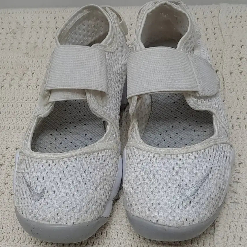[BUNJANG] Nike Velcro Mesh Slip-On Sneakers (Women&