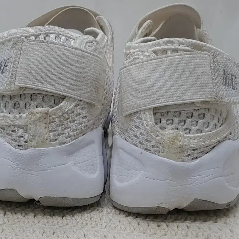 [BUNJANG] Nike Velcro Mesh Slip-On Sneakers (Women&