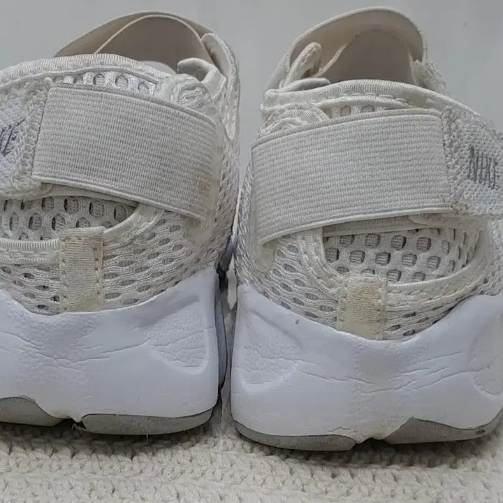 [BUNJANG] Nike Velcro Mesh Slip-On Sneakers (Women&