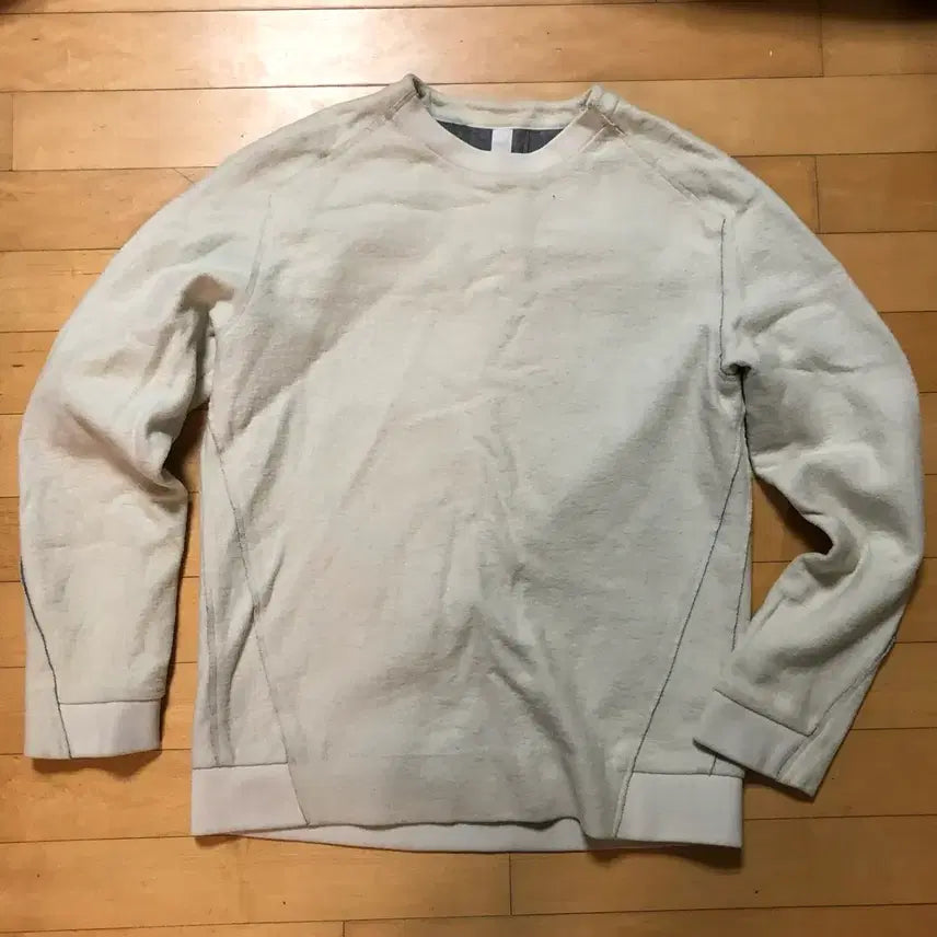 [BUNJANG] Ivory Long Sleeve Sweatshirt / 아이보리색 긴팔 맨투맨 티셔츠