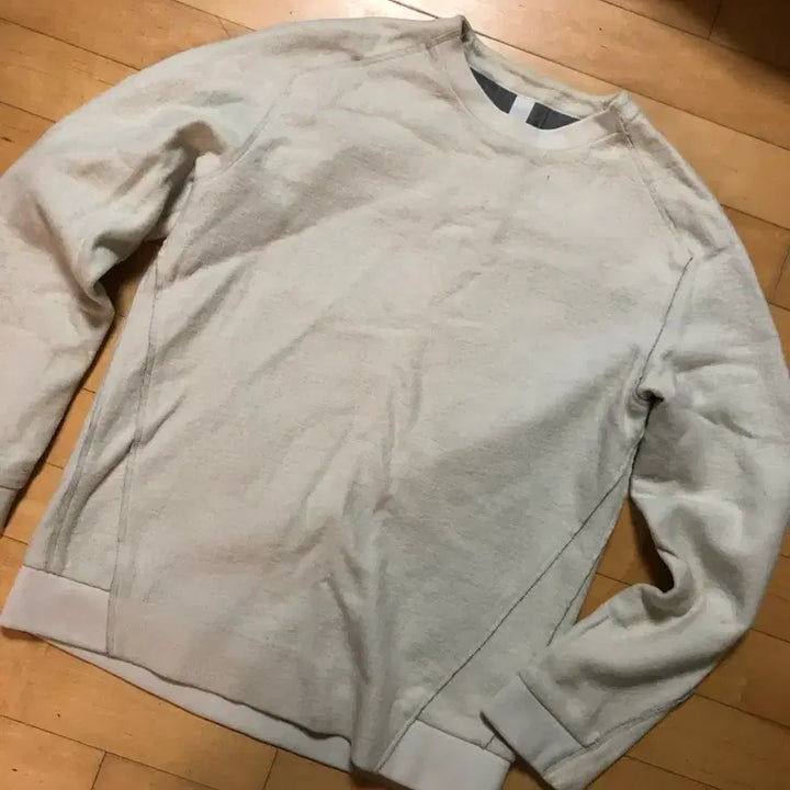 [BUNJANG] Ivory Long Sleeve Sweatshirt / 아이보리색 긴팔 맨투맨 티셔츠