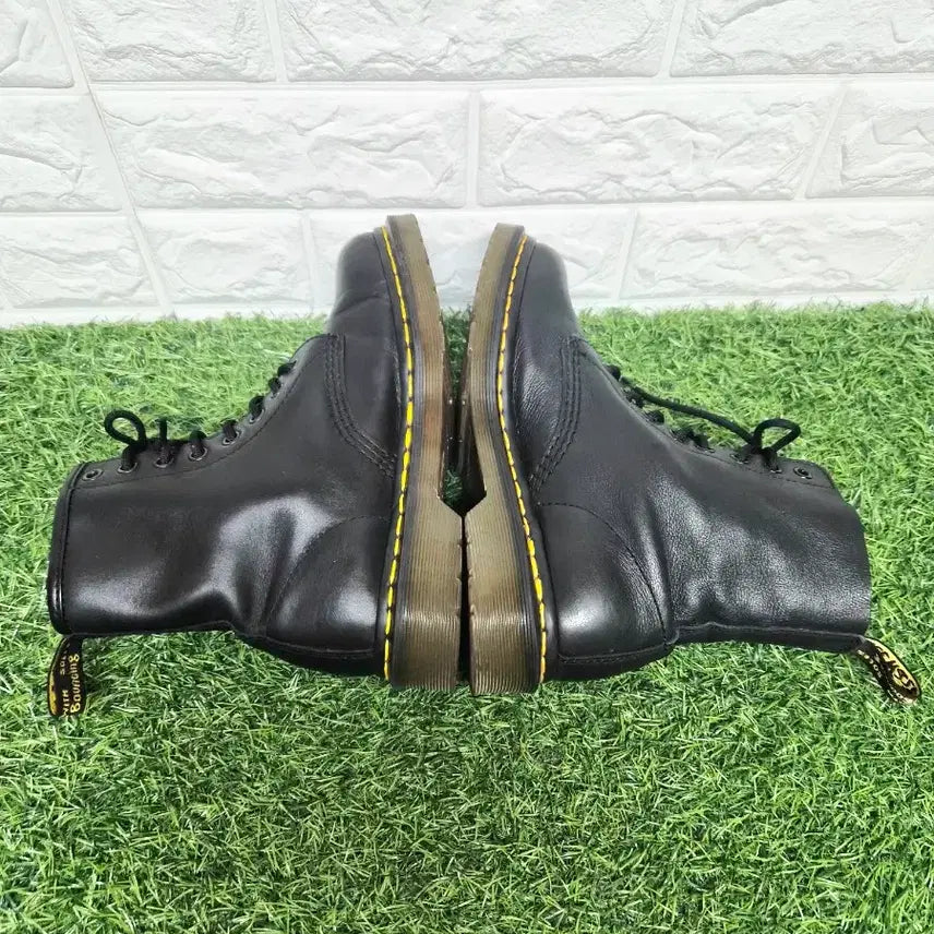 [SOLD OUT] 닥터마틴 240~245(EU 38) 1460 8홀 워커 부츠