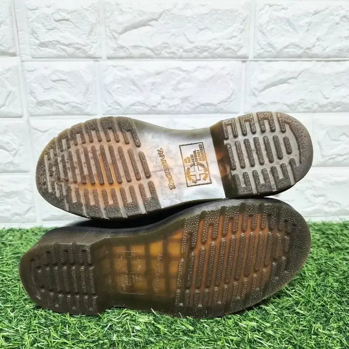 [SOLD OUT] 닥터마틴 240~245(EU 38) 1460 8홀 워커 부츠