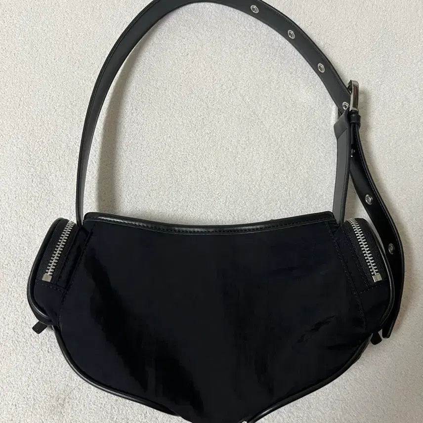 [BUNJANG] Matinkim Madeleine Round Bag / 마뗑킴 마들렌 라운드백