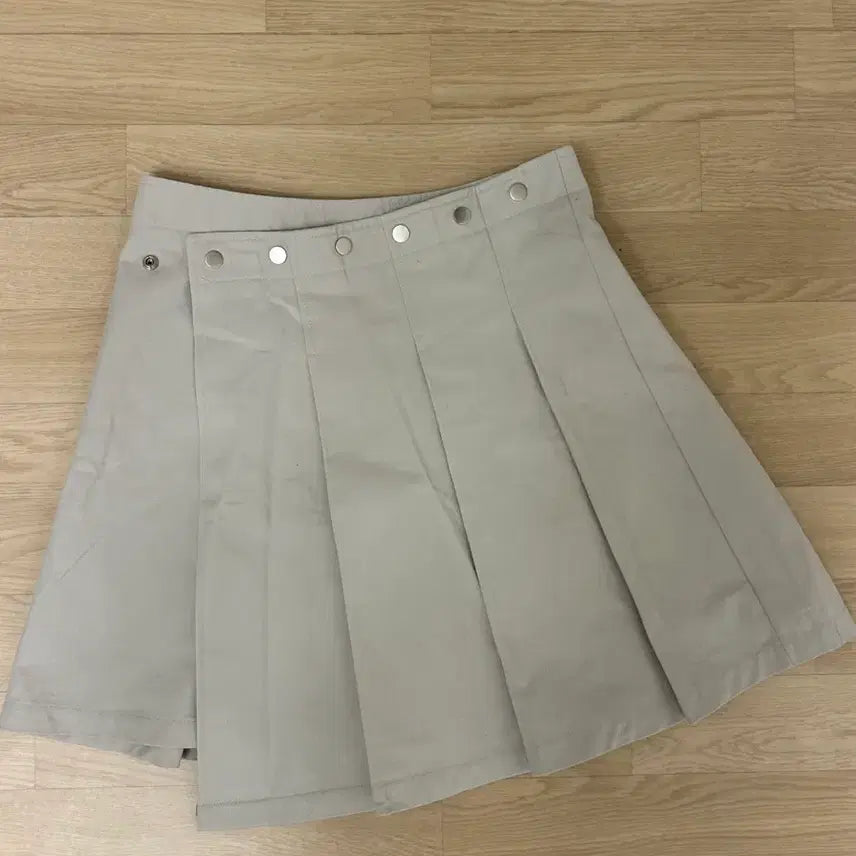 [BUNJANG] Fortea Snap Wrap Pleats Skirt - Beige / 포르테나 SNAP WRAP SOLID PLEATS SKIRT-BEIGE