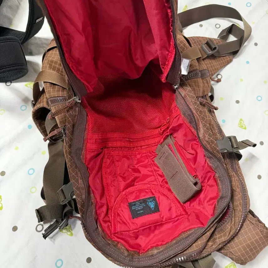 [BUNJANG] Nike ACG Hiking Backpack / 나이키 ACG 라인의 브라운 체크 패턴 하이킹 백팩입니다