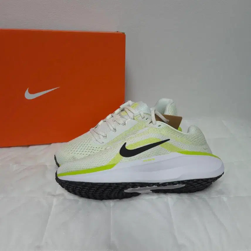 [BUNJANG] Nike Air Winflo 11 Running Shoes (260mm) / 나이키 에어 윈플로 11/새상품/(260)