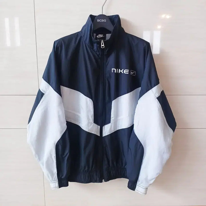 [SOLD OUT] 여성 정품 나이키 NIKE 스포츠웨어 우븐 스트릿 재킷 바람막이 블랙