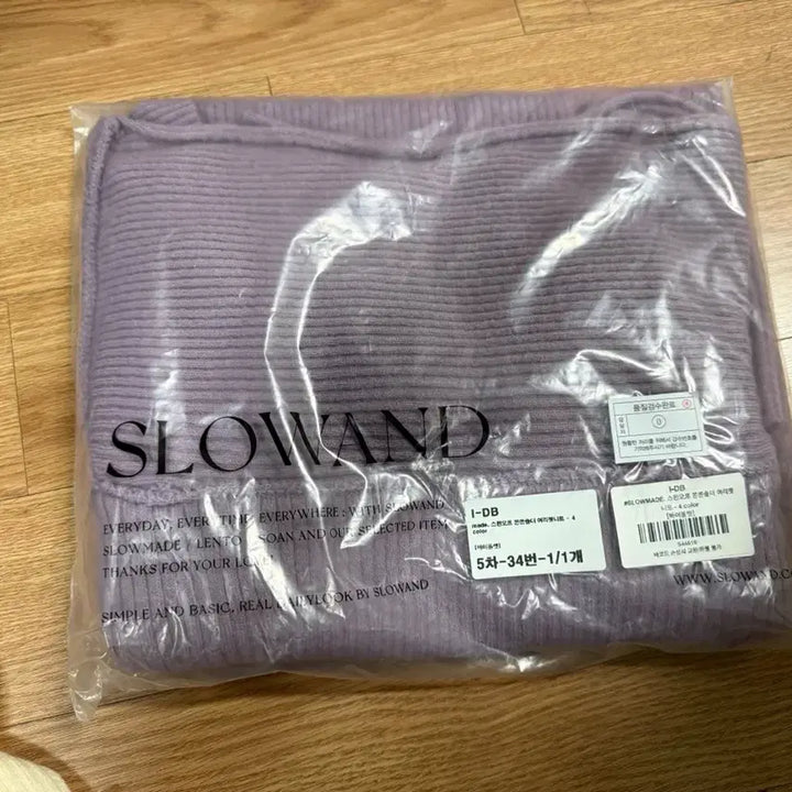 [BUNJANG] SLOWAND Off-Shoulder Knit &amp; YUKYUKGALS Tank Top Bundle (4 Items) / SLOWAND 스핀오프 숄더 니트 및 육육걸즈 나시 등 4개 새상품 일괄