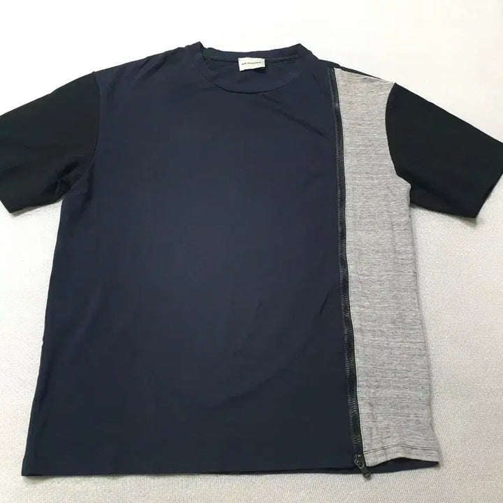 [BUNJANG] Solid Homme Colorblock Zipper Short Sleeve T-Shirt Black/Navy Size 110 / 솔리드옴므 블랙/네이비 배색 지퍼 반팔 티셔츠 110