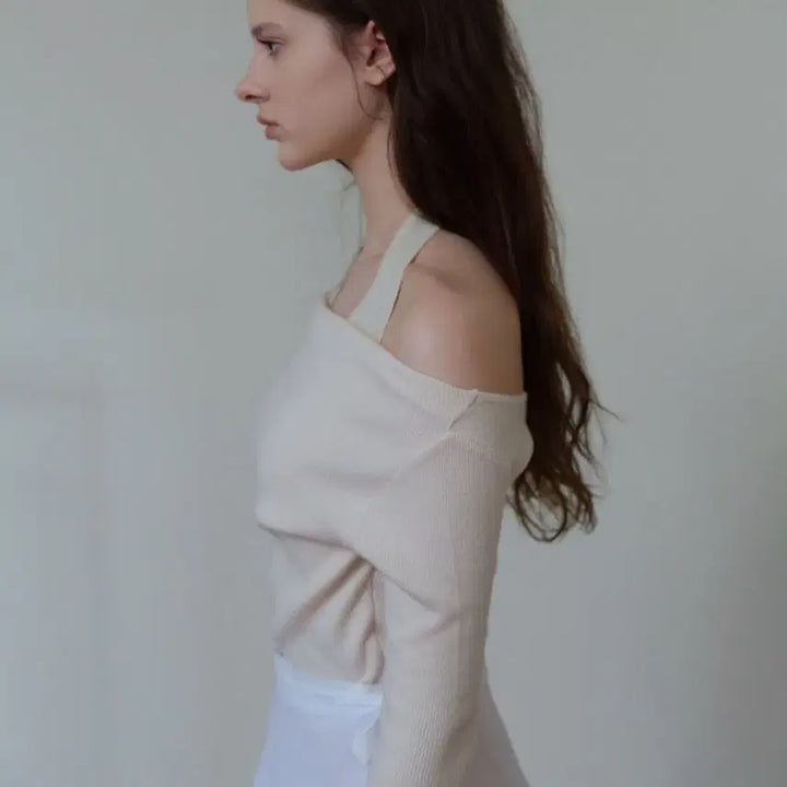 [SOLD OUT] 르베인 리어 홀터 블라우스 화이트 프릴 넥 나시