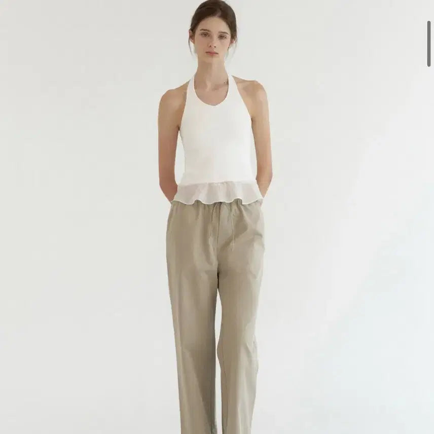 [SOLD OUT] 르베인 리어 홀터 블라우스 화이트 프릴 넥 나시