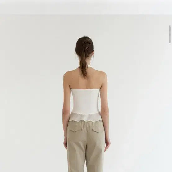 [SOLD OUT] 르베인 리어 홀터 블라우스 화이트 프릴 넥 나시