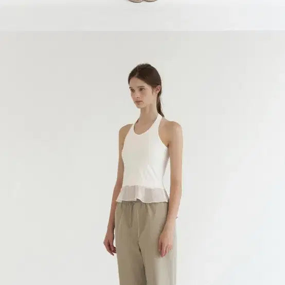[SOLD OUT] 르베인 리어 홀터 블라우스 화이트 프릴 넥 나시