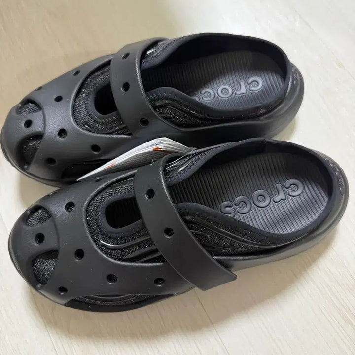 [SOLD OUT] 크록스 케이지드 뮬 블랙 250