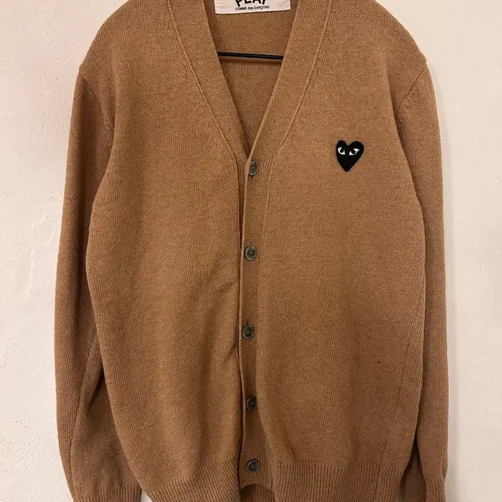 [SOLD OUT] 꼼데가르송 플레이 가디건 베이지 (실측 95-100)