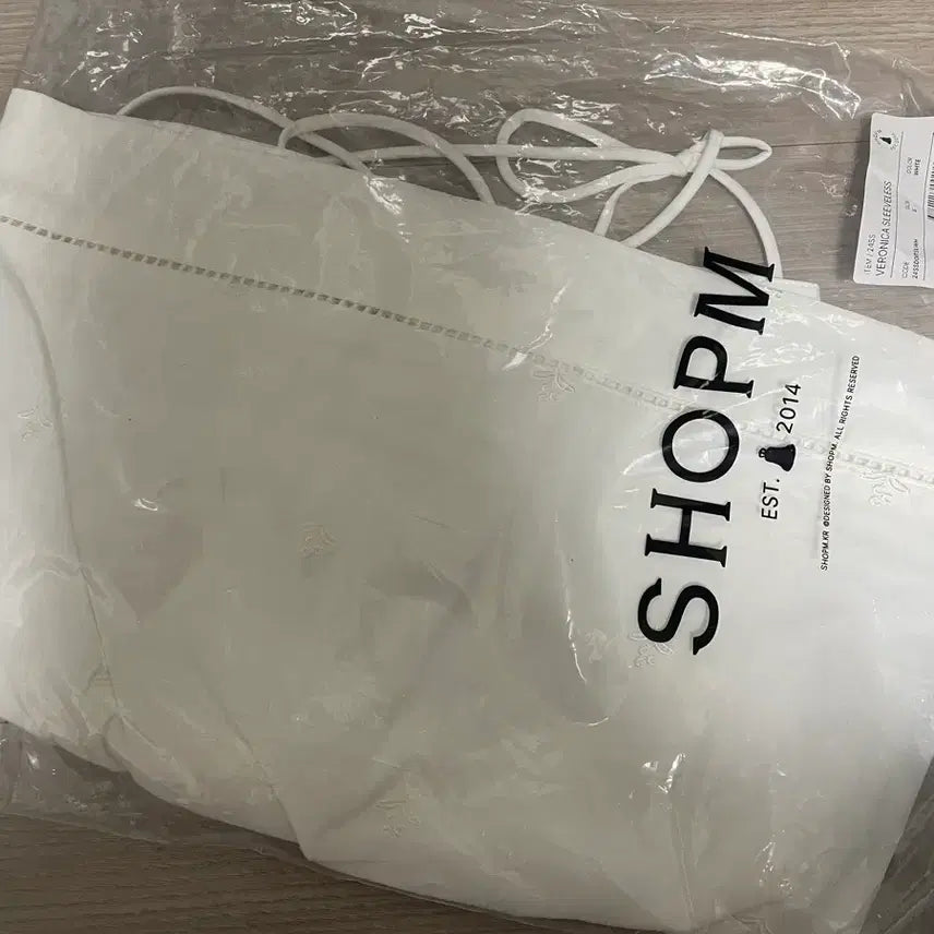 [BUNJANG] Shop M Veronica Sleeveless Top White (S) / 샵엠 베로니카 슬리브리스 화이트 s사이즈 veronica sleevele