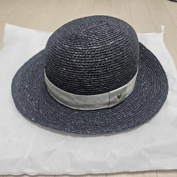 [SOLD OUT] 헬렌카민스키 버킷햇