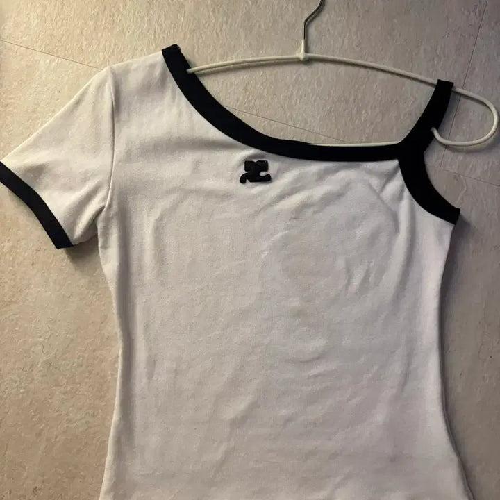 [BUNJANG] Asymmetric Sleeveless T-shirt / 언발 나시 반팔