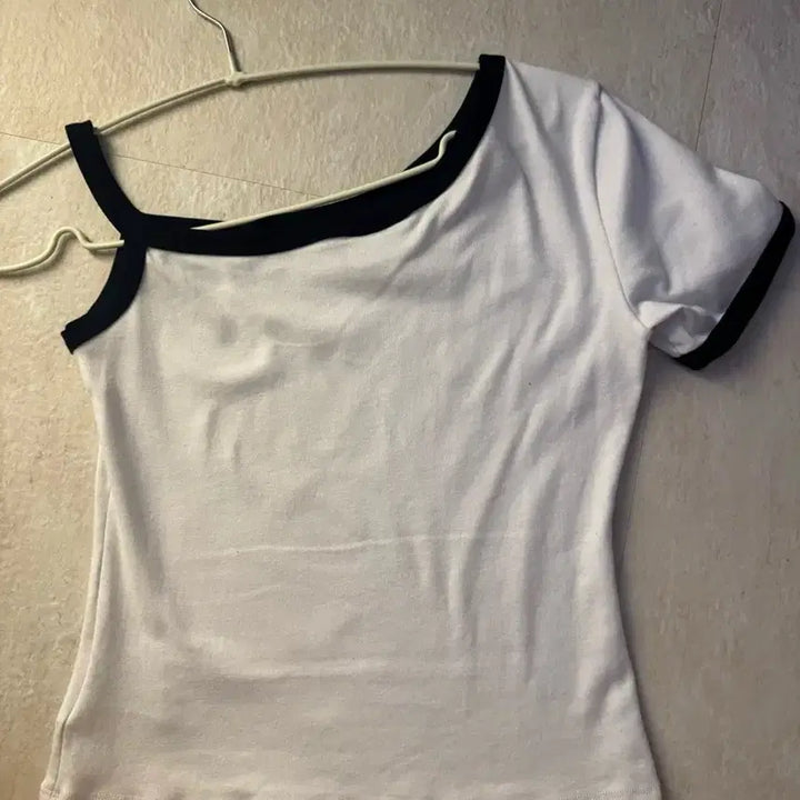 [BUNJANG] Asymmetric Sleeveless T-shirt / 언발 나시 반팔